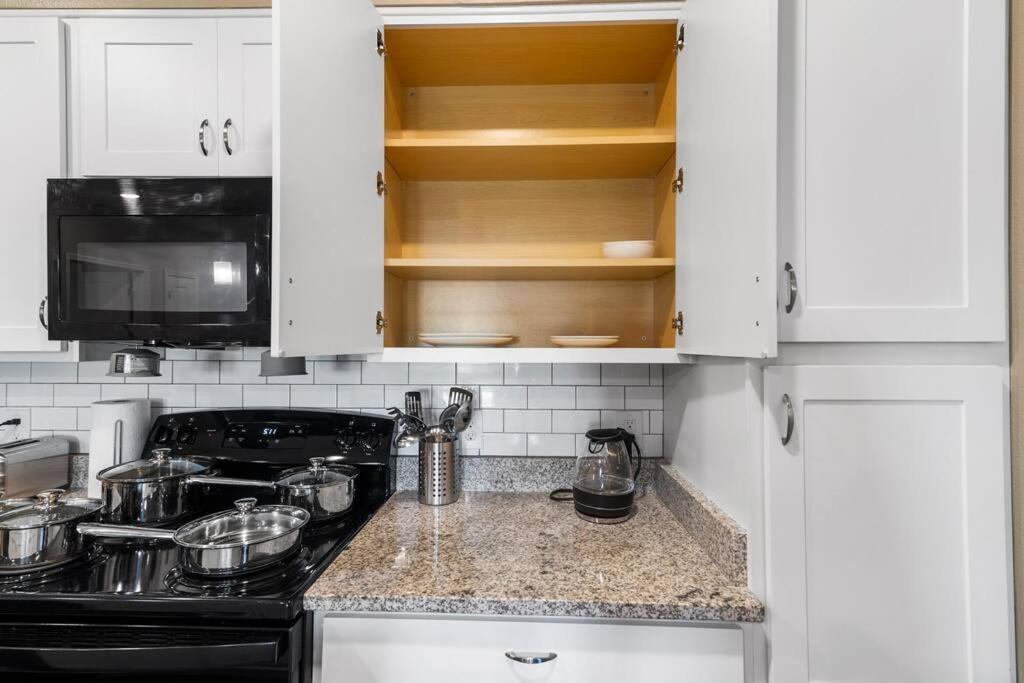 מלבורן Elegant 1Br/1Ba Condo With Pool, Gym And Laundry מראה חיצוני תמונה