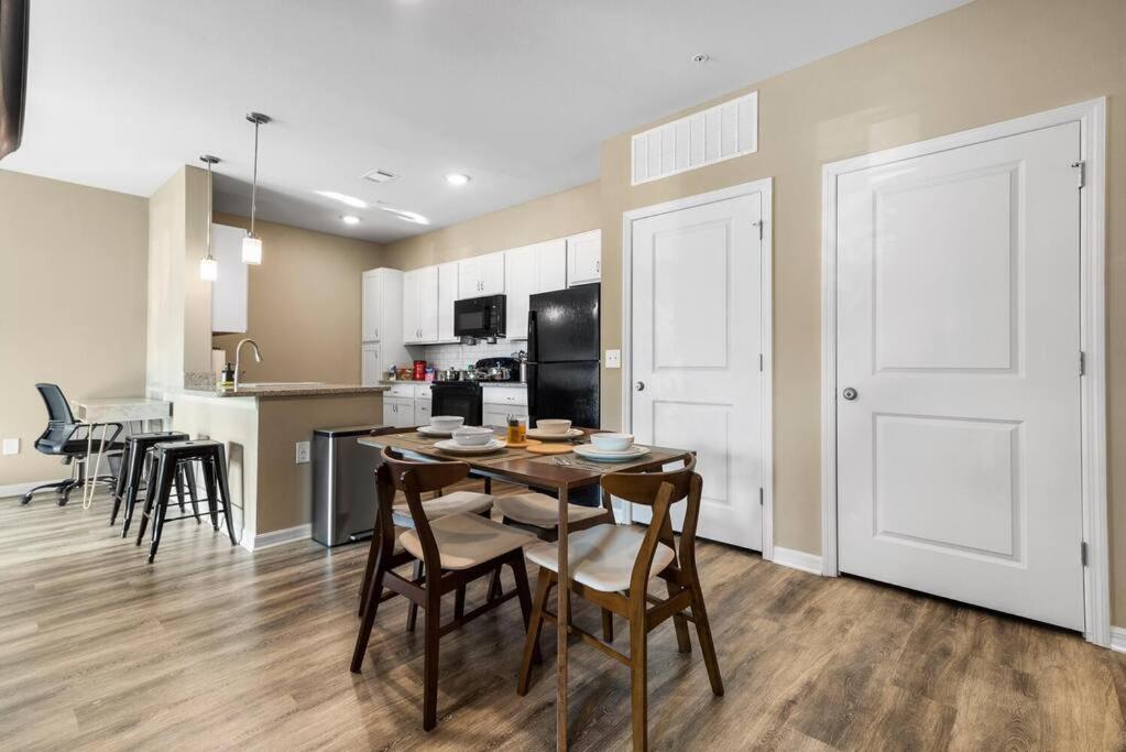 מלבורן Elegant 1Br/1Ba Condo With Pool, Gym And Laundry מראה חיצוני תמונה