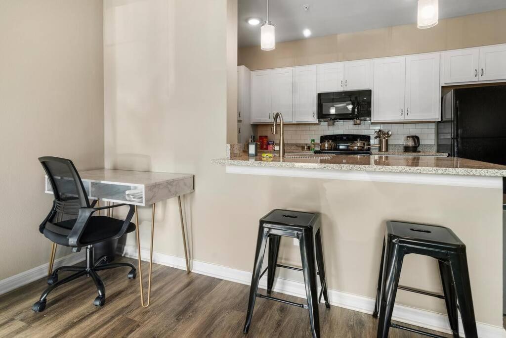 מלבורן Elegant 1Br/1Ba Condo With Pool, Gym And Laundry מראה חיצוני תמונה